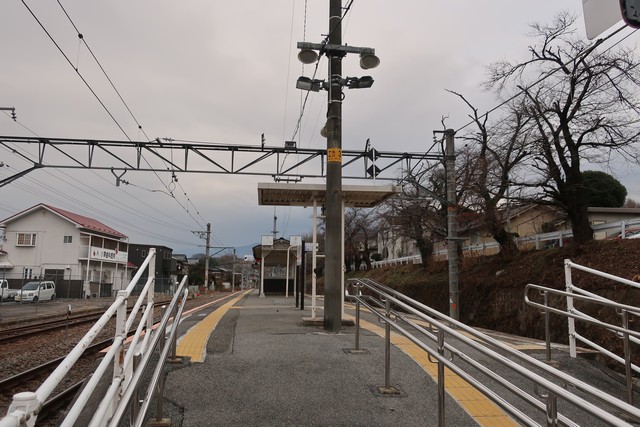 甲斐上野駅 ホーム