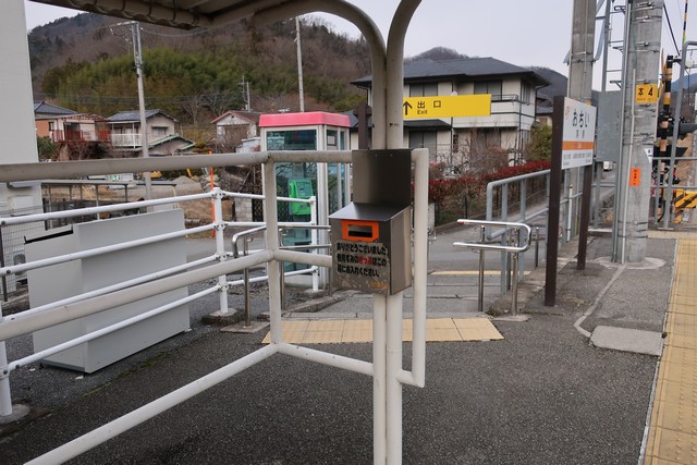 落居駅 ホーム