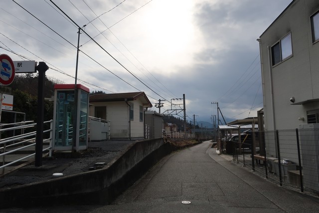 落居駅 駅前