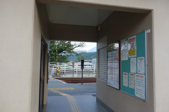 甲斐岩間駅 駅舎