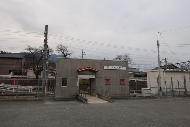甲斐上野駅 駅前
