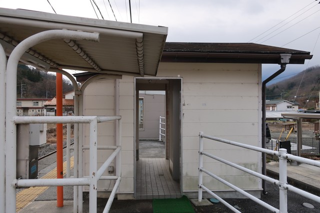 落居駅 ホーム
