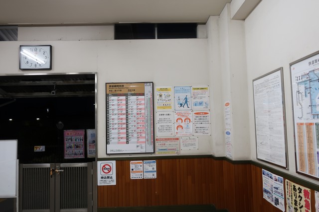 南甲府駅 改札口
