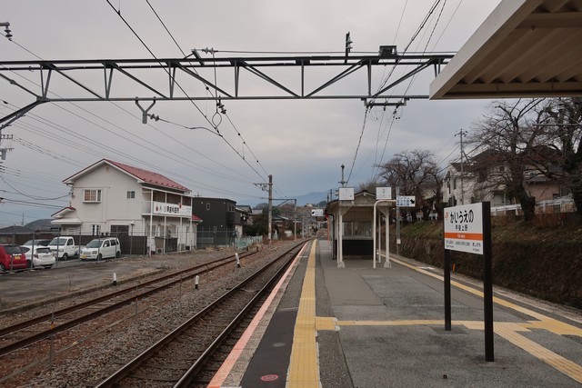 甲斐上野駅 ホーム