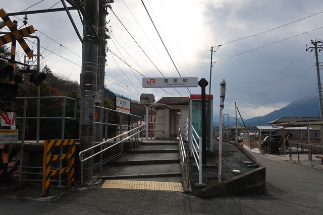 落居駅 ホーム