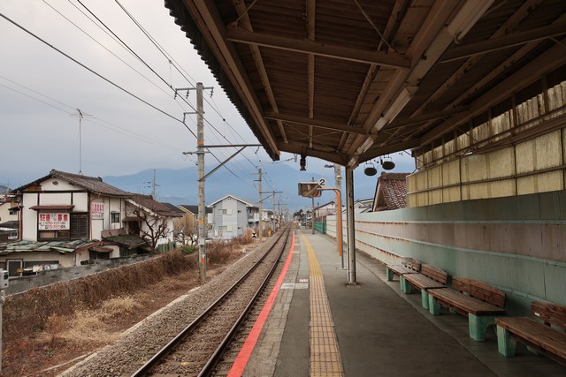市川本町駅 ホーム