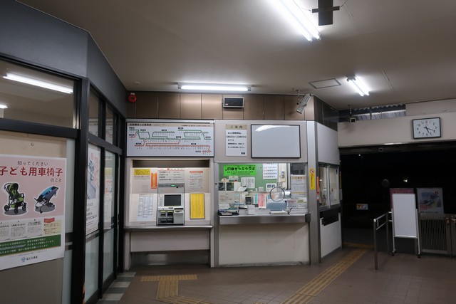 南甲府駅 改札口