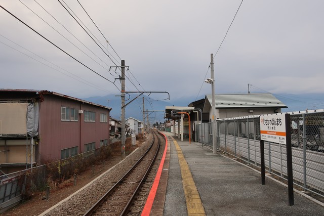 市川本町駅 ホーム