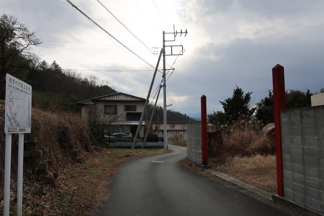 落居駅 駅前