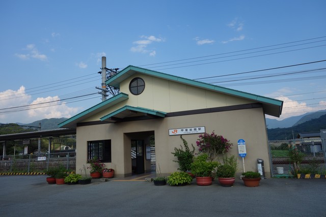 甲斐岩間駅 駅舎