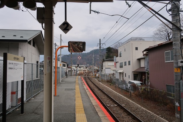 市川本町駅 ホーム