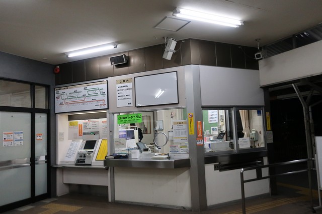 南甲府駅 改札口