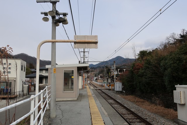 落居駅 ホーム