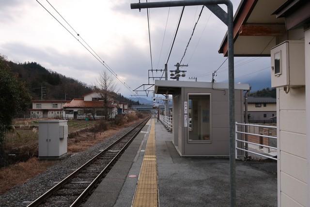 落居駅 ホーム