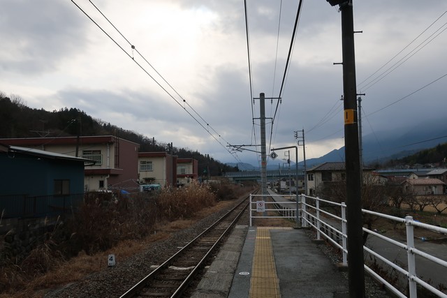 落居駅 ホーム