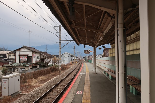市川本町駅 ホーム