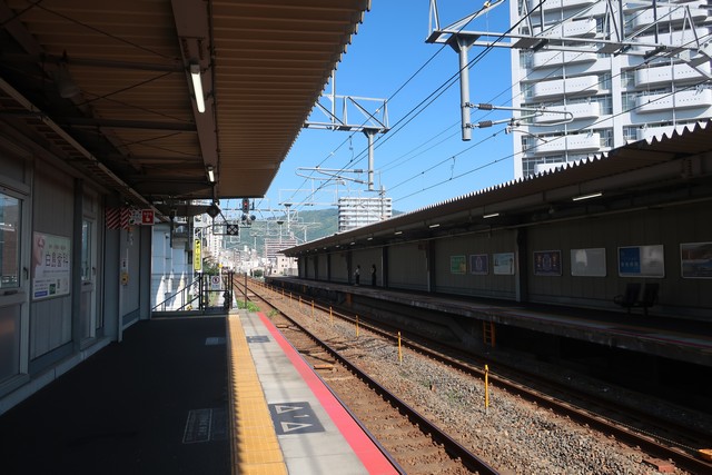 新白島駅 ホーム