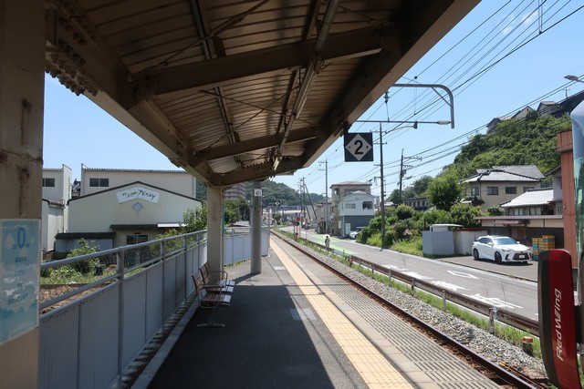 上八木駅 ホーム