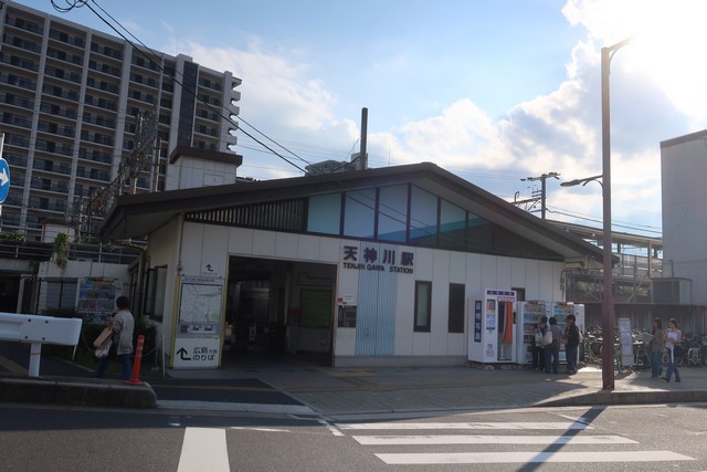 天神川駅 駅舎