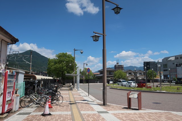 緑井駅 駅前