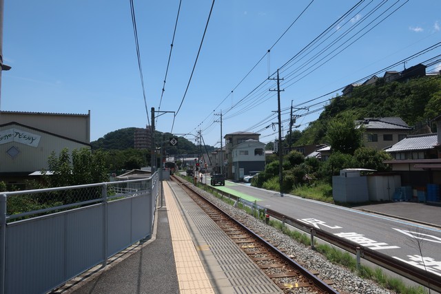 上八木駅 ホーム
