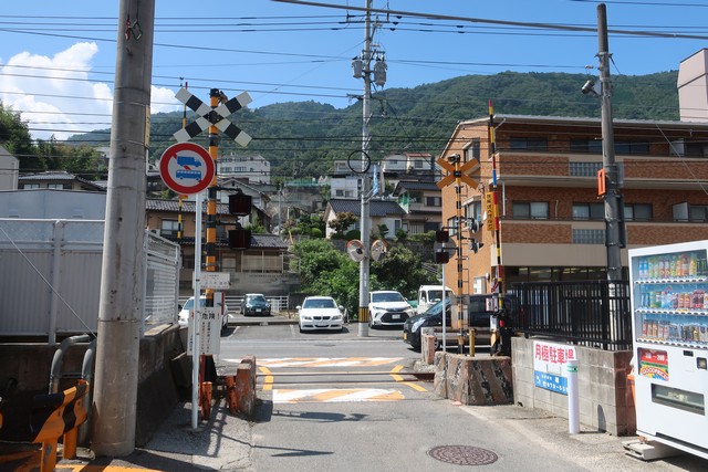 上八木駅 駅前