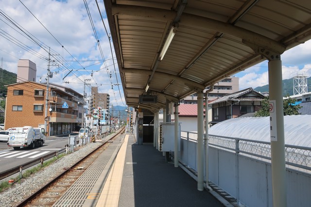 上八木駅 ホーム
