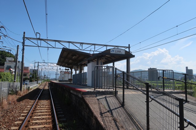 三滝駅 ホーム