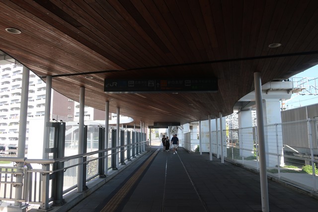 新白島駅 改札口