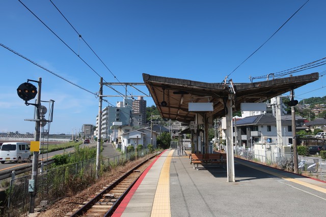 三滝駅 ホーム