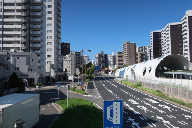 新白島駅 駅前