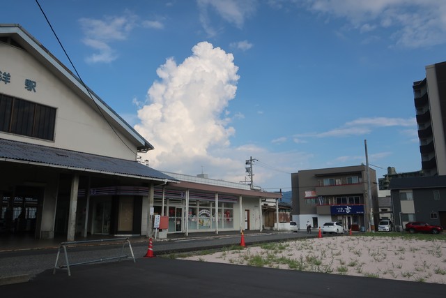 向洋駅 駅舎