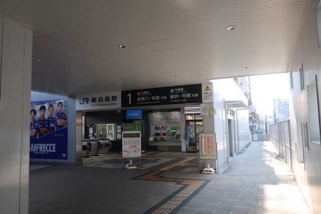 新白島駅 改札口