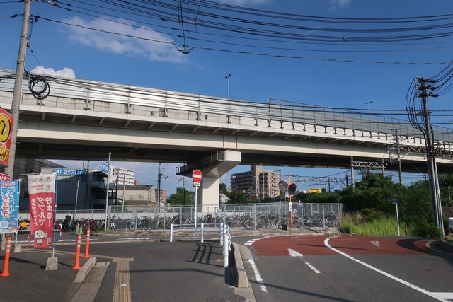 天神川駅 駅前