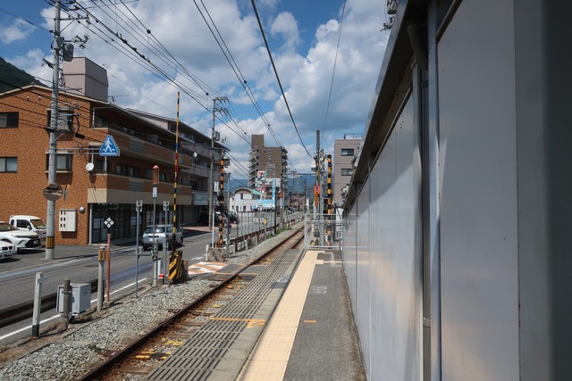 上八木駅 ホーム