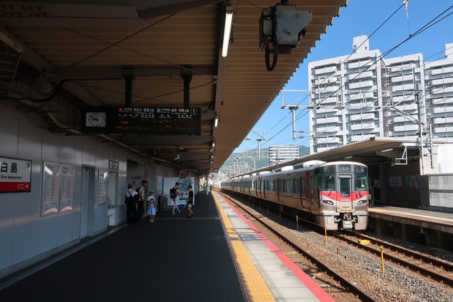 新白島駅 ホーム