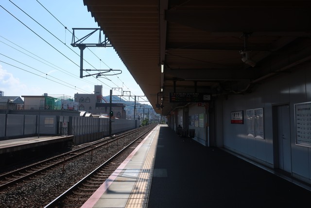 新白島駅 ホーム