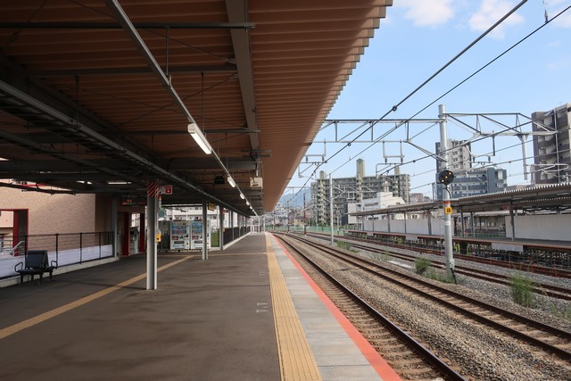 向洋駅 ホーム
