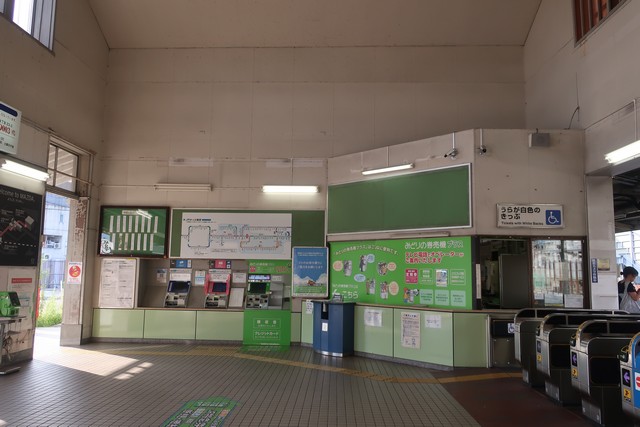 向洋駅 改札口