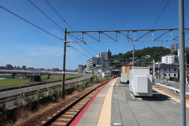 三滝駅 ホーム