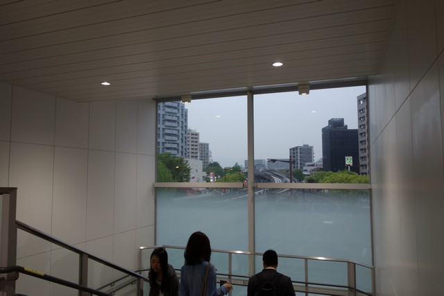 新白島駅 改札口