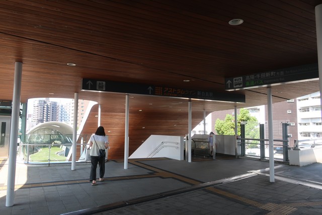 新白島駅 改札口