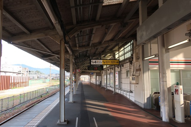 向洋駅 ホーム