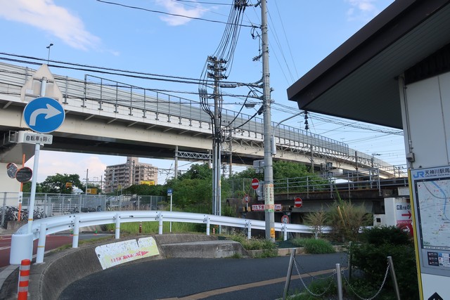 天神川駅 駅前