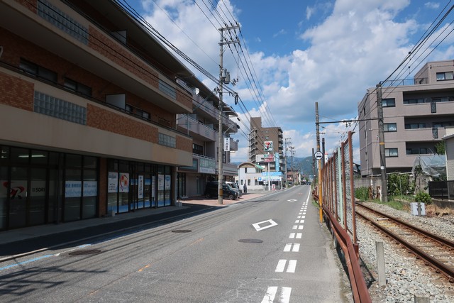 上八木駅 駅前