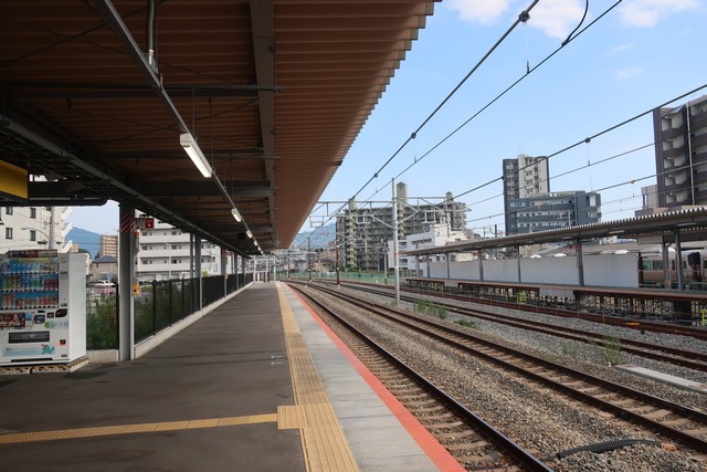 向洋駅 ホーム