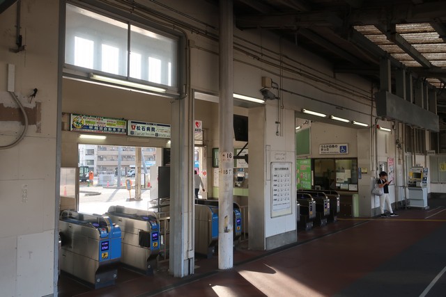 向洋駅 改札口