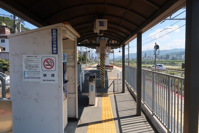 三滝駅 ホーム
