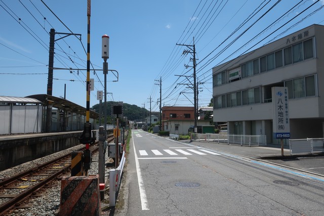 上八木駅 駅前