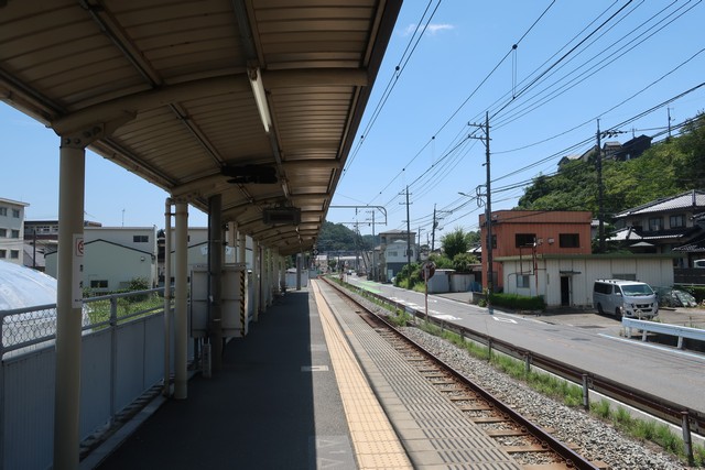 上八木駅 ホーム